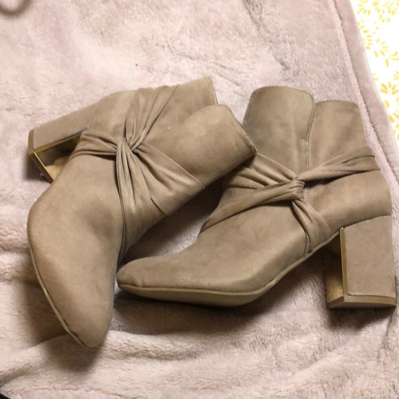Report Shoes - Gold accent heeled booties
